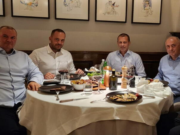 Prijateljska večera: Zeljković u društvu Čeferina i lidera slovenskog saveza