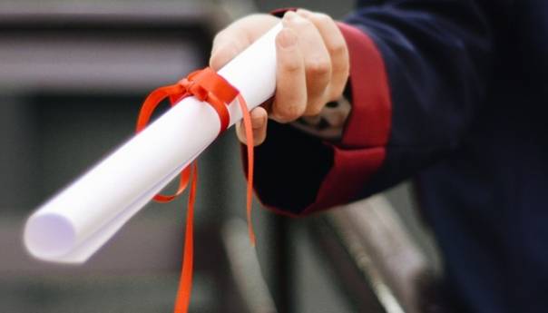 Prijavljena žena zbog lažne srednjoškolske svjedodžbe iz Bihaća