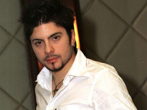 Prije 16 godina preminuo je makedonski slavuj Toše Proeski