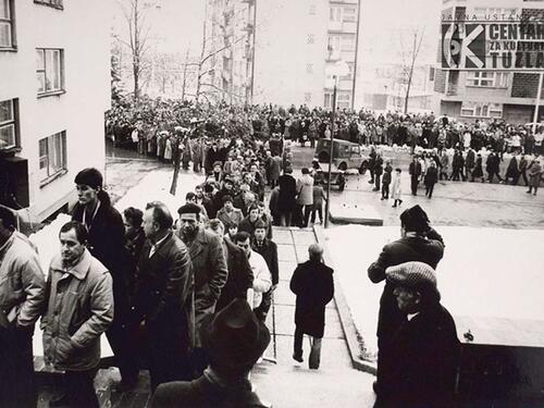 Prije 40 godina preminuo Ismet Mujezinović: Obogatio kulturnu i intelektualnu klimu Tuzle i BiH