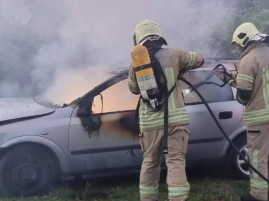 Prijedor: Zapalio vlastiti automobil nakon što je izazvao saobraćajnu nesreću