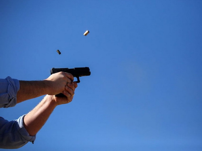 Prijedorčanin ispred porodične kuće ispalio više hitaca u zrak
