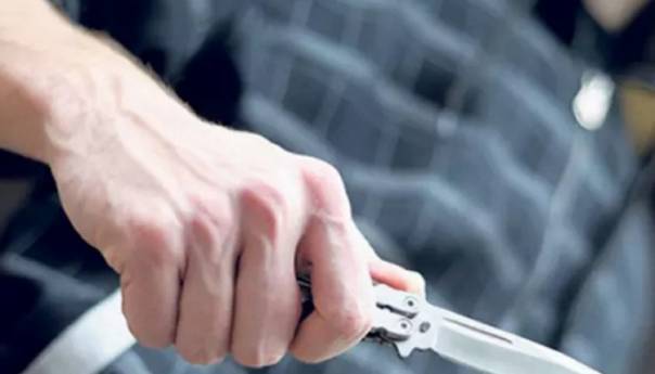 Prijedorčanin nožem povrijedio sugrađanina koji mu je oštetio auto