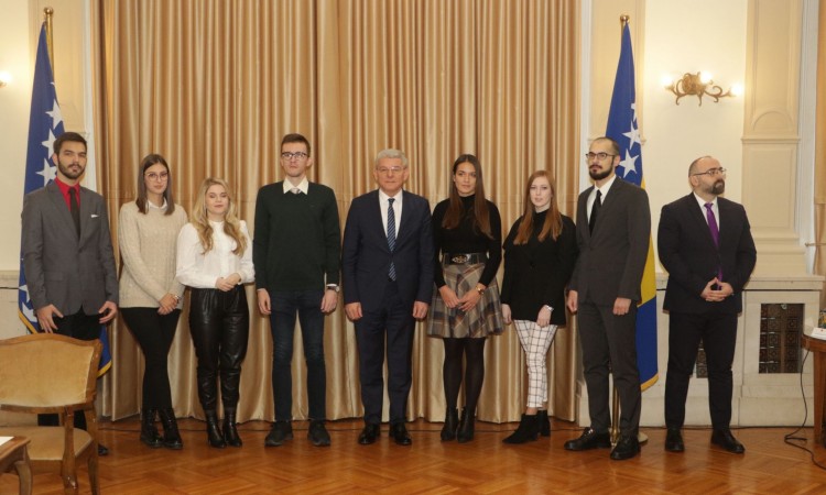 Prijem u Predsjedništvu BiH za sedam najboljih bh. studenata