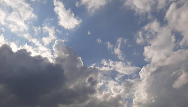 Prijepodne oblačno sa prolaznom kišom, dnevna temperatura između 15 i 20°C