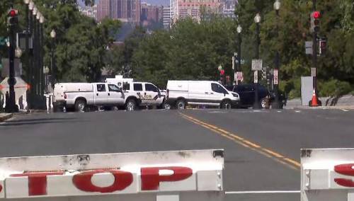 Prijetnja bombom pred zgradom američkog Kongresa