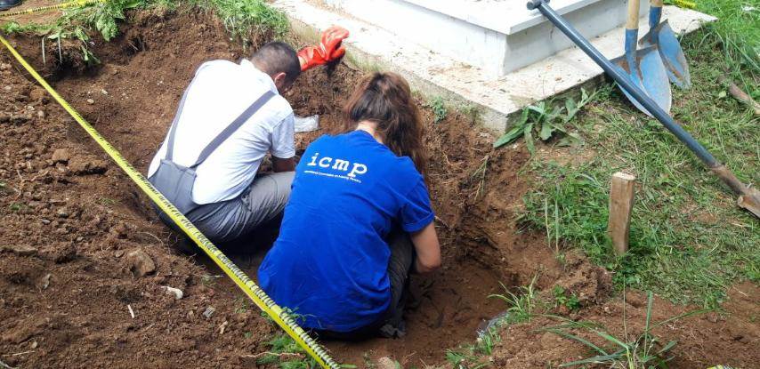 Prilikom kopanja rake u Foči pronašli kosti zamotane u ćebe