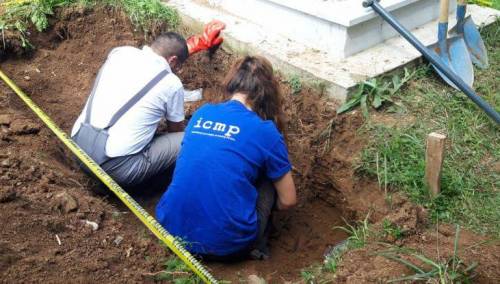 Prilikom kopanja rake u Foči pronašli kosti zamotane u ćebe