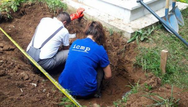 Prilikom kopanja rake u Foči pronašli kosti zamotane u ćebe