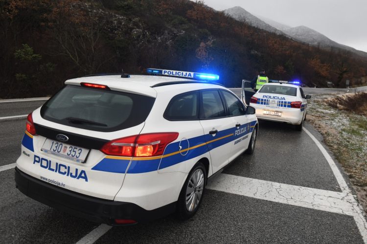Prilikom sudara vozač iz BiH ispao iz kamiona, ima povrede opasne po život