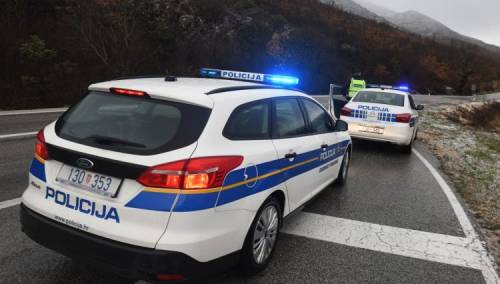 Prilikom sudara vozač iz BiH ispao iz kamiona, ima povrede opasne po život