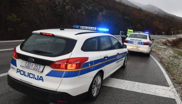 Prilikom sudara vozač iz BiH ispao iz kamiona, ima povrede opasne po život