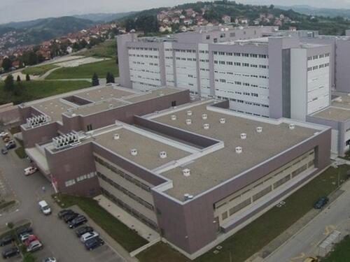 Primljeno osam povrijeđenih u požaru, jedno lice zadržano na liječenju