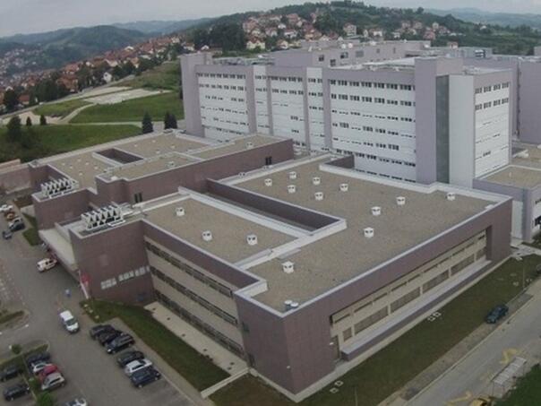 Primljeno osam povrijeđenih u požaru, jedno lice zadržano na liječenju