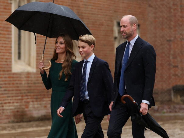 Princ George započeo školovanje na Etonu, stigao u pratnji Kate i Williama