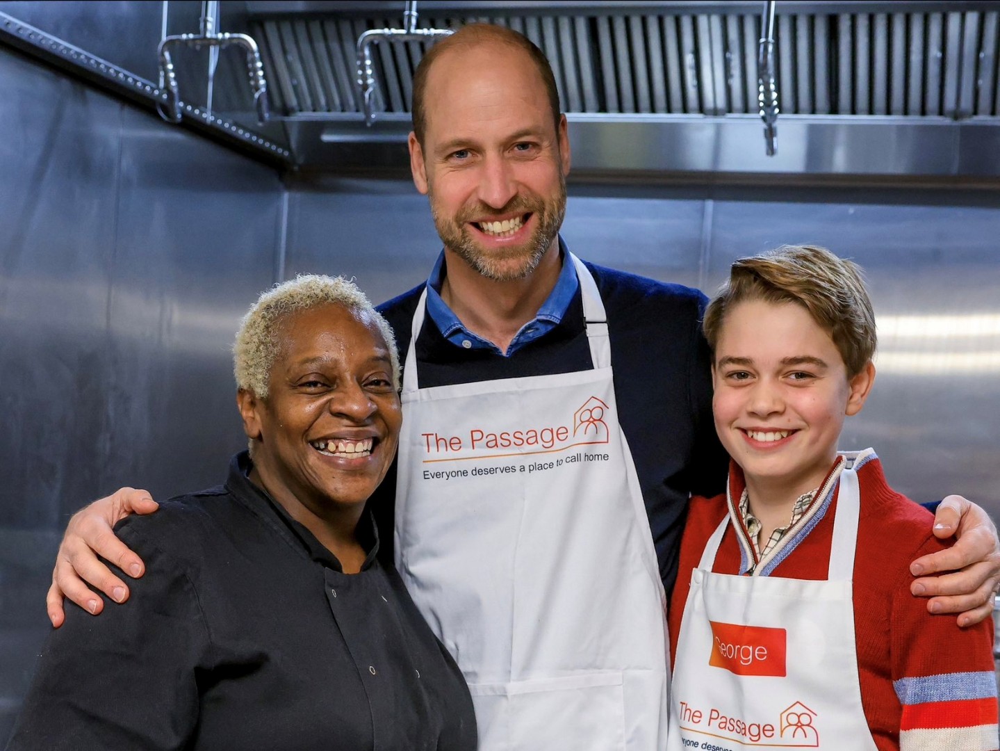 Princ William i princ George volontirali u skloništu za beskućnike