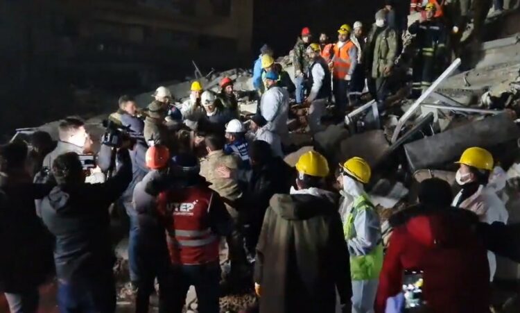 Pripadnici GSS FBiH spasili majku i kćerku iz ruševina, pronašao ih pas Atos