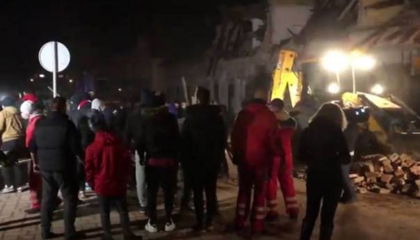 Pripadnici HGSS-a noćas obišli 84 sela, nije bilo ljudi pod ruševinama