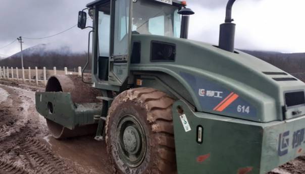 Pripadnici inžinjerije angažirani na uređenju kampa 'Lipa'