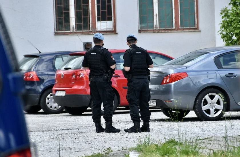 Pripadnici MUPKS vrše pretres u TRZ Hadžići