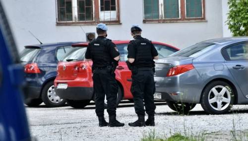 Pripadnici MUPKS vrše pretres u TRZ Hadžići