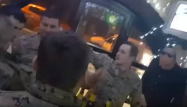 Pripadnici OSBiH derneče uz pjesmu “Ne volim te, Alija, zato što si balija”