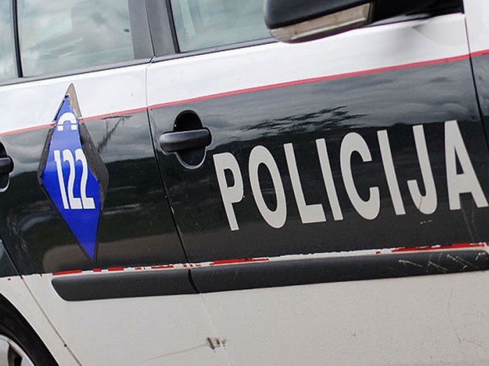 Pritvoren zbog pokušaja ubistva: Autom se zaletio na motociklistu, pa potegao nož