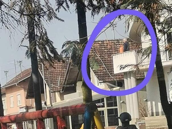 Priveden čovjek koji je sa plinskom bocom spriječio deložaciju