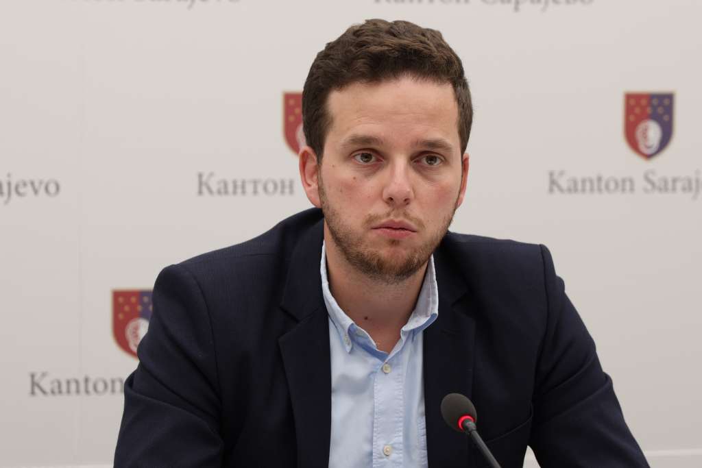 Priveden osumnjičeni za napad na tinejdžere iz Novog Sada, oglasio se Uk