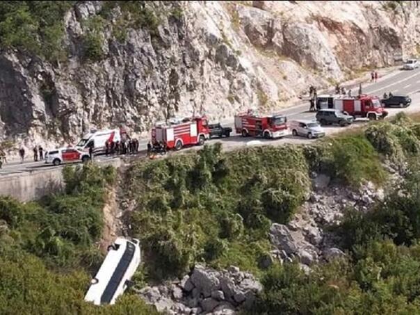 Priveden vozač autobusa koji je sletio u provaliju na putu Cetinje - Budva