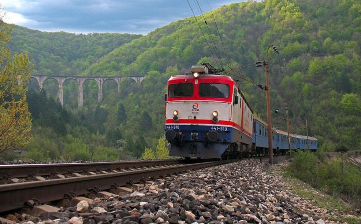 Privedeni migranti koji su napali radnike Željeznica FBiH i kamenovali voz