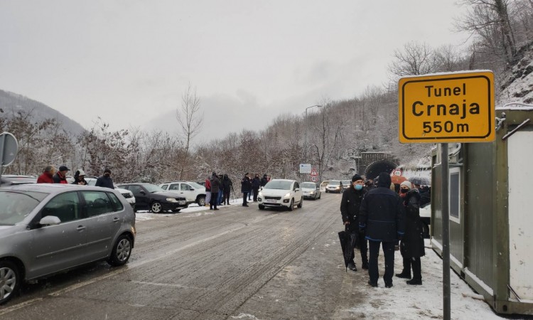 Privrednici blokirali M-17 zbog radova u tunelu Crnaja