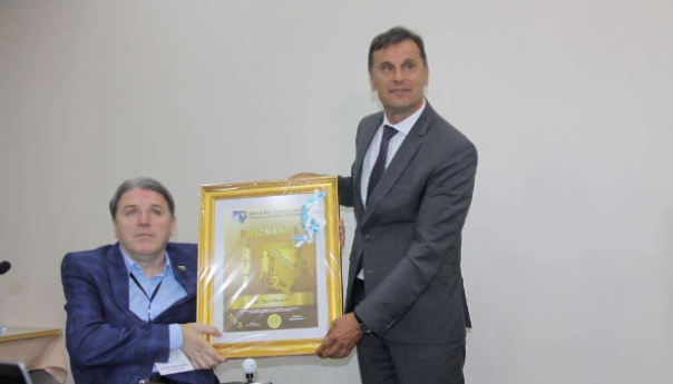 Priznanje Saveza ratnih vojnih invalida paraplegičara FBiH uručeno i Fadilu Novaliću
