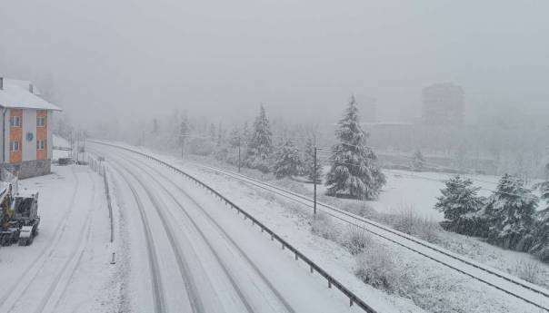 Prnjavor bez struje, Trebinje u crvenom, letovi iz Sarajeva se otkazuju