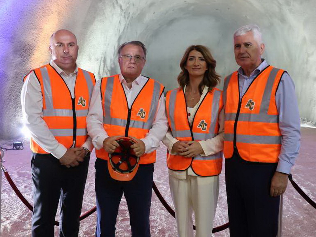 Probijen tunel Kvanj, jedan od značajnih objekata na trasi Koridora Vc