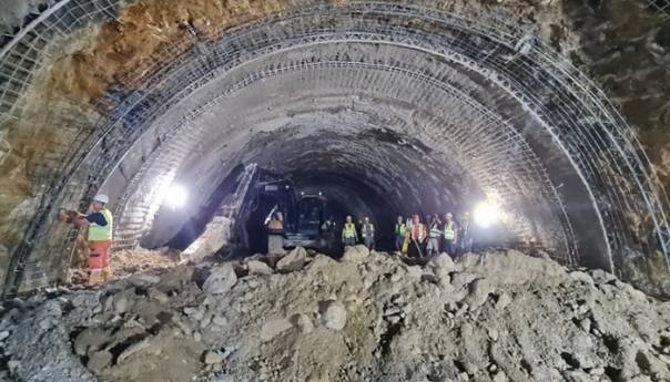 Probijena lijeva cijev tunela Ivan duga 1761,50 metara
