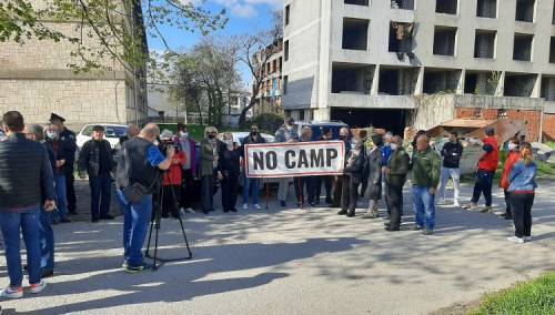 Problem nekontroliranog boravka migranata u središtu Bihaća