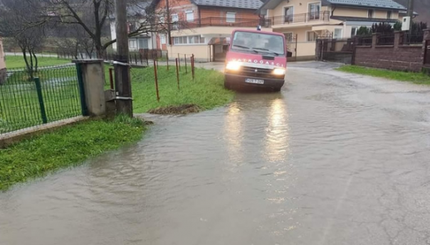 Problemi u Bosanskoj Krajini: Vodostaji rijeka u porastu, objekti zaplavljeni, prijete klizišta