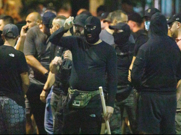 Procurila uputstva SNS-a "ćacijima" kako da glume obične ljude na kontraprotestima