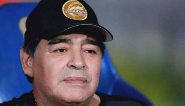 Prodaja dresa s Maradoninim potpisom za siromašne žitelje četvrti Buenos Airesa