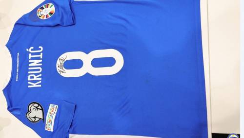 Prodat dres Krunića, sredstva uplaćena za liječenje Miloša Božovića