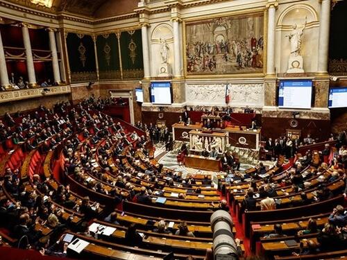 Produbljenje krize u Francuskoj: Parlament će sutra najvjerovatnije srušiti vladu