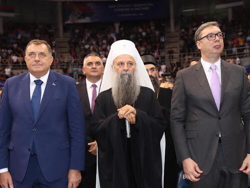 Porfirije: Dižemo srpsku trobojku, jedinstvo nije ograničeno granicama