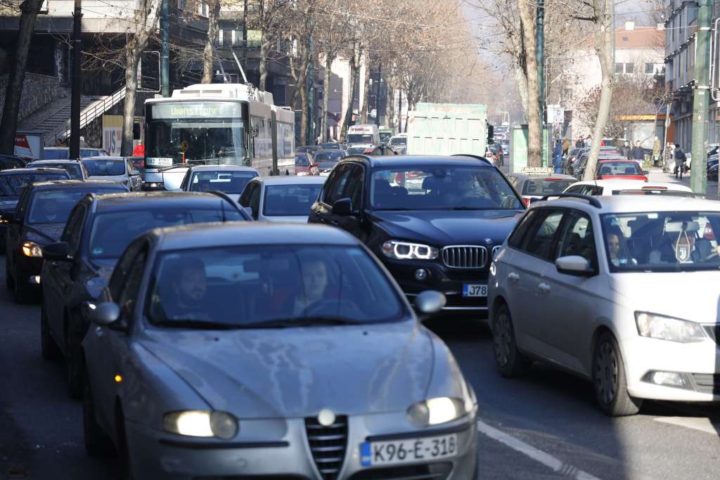 Promet vozila prema jugu i na graničnim prelazima pojačan