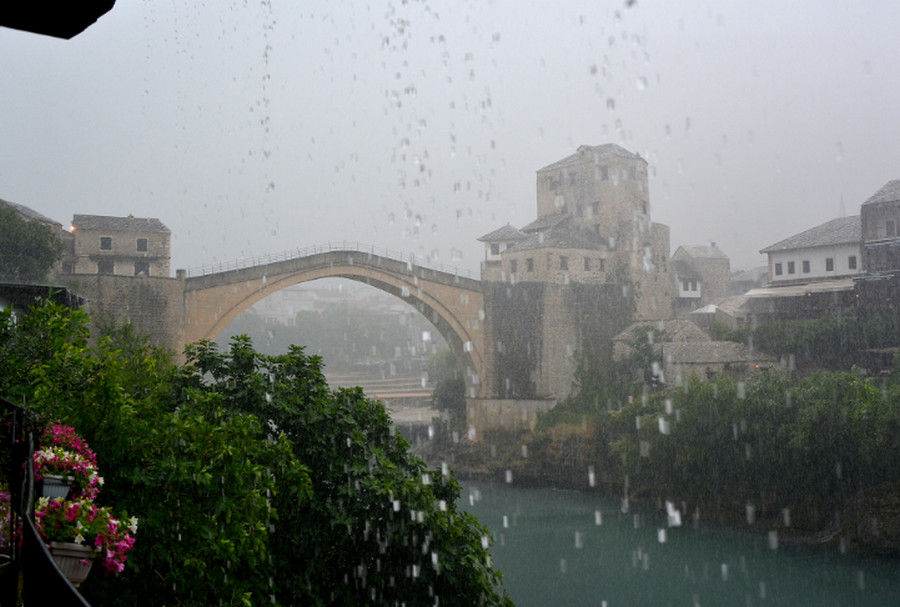 Promjenljivo, nestabilno vrijeme sa kišom i pljuskovima