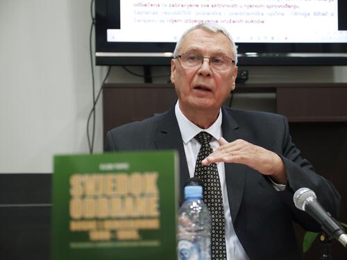 Promocija knjige 'Svjedok odbrane BiH': Ejub Topić podijelio političku autobiografiju