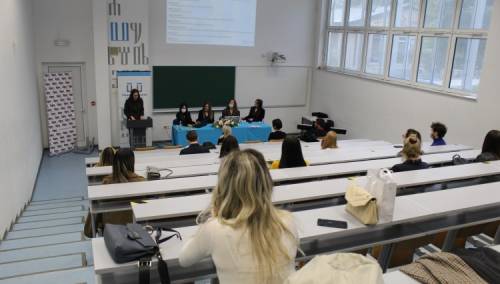 Promoviran priručnik 'U redu je pomoći sebi i drugima'