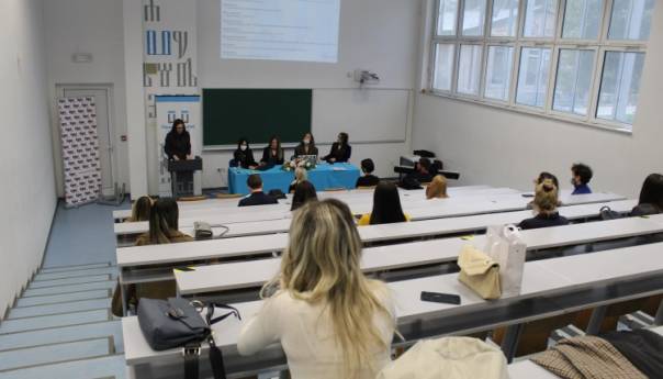 Promoviran priručnik 'U redu je pomoći sebi i drugima'