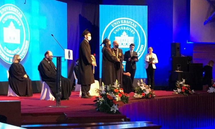 Promovirano 5.088 diplomanata i magistranata fakulteta i akademija UNSA