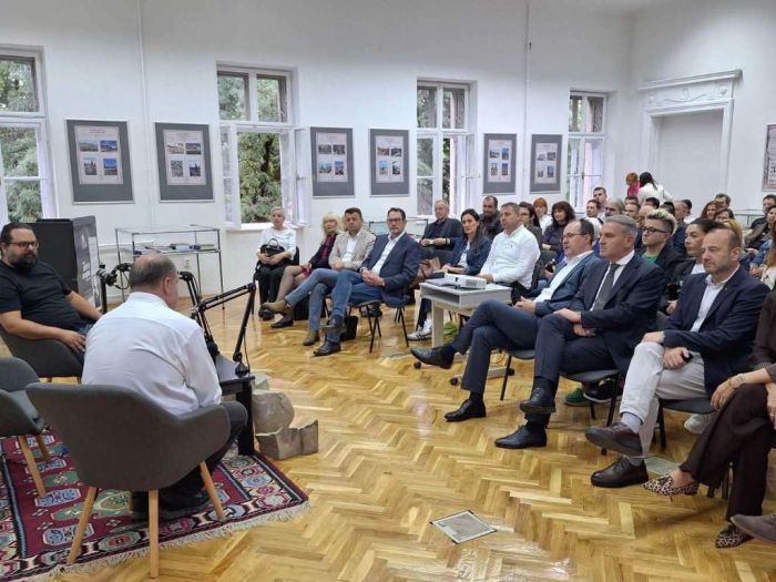 Promovisana knjiga "Safari u Sarajevu", autora Andreja Nikolaidisa